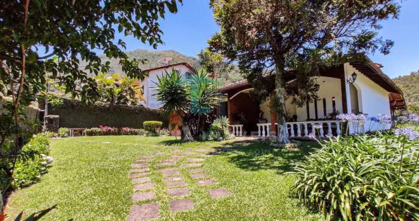Casa para Venda em Teresópolis, Alto, 5 dormitórios, 2 suítes, 4 banheiros, 4 vagas