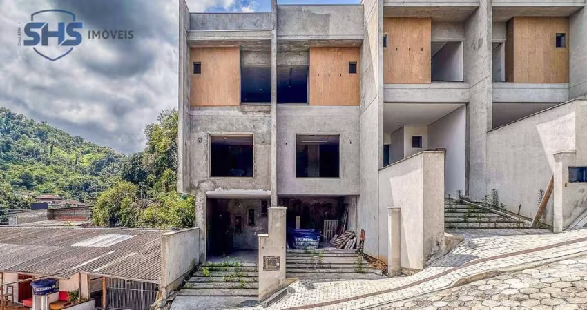 Sobrado Triplex com 3 dormitórios à venda, 136 m² por R$ 530.000 - Velha - Blumenau/SC