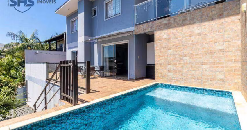 Linda casa com piscina com 4 quartos, sendo 1 suíte e com piscina no bairro da Velha
