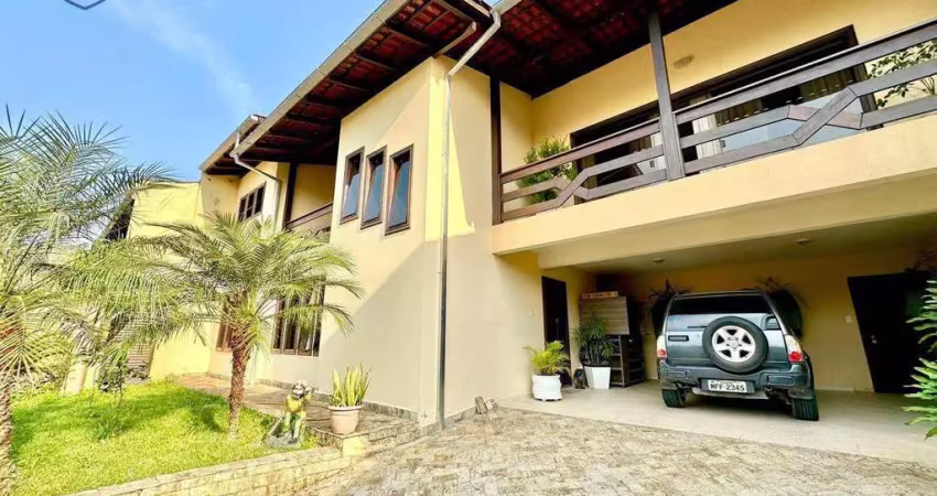 Casa com 3 dormitórios à venda, 291 m² por R$ 898.000,00 - Garcia - Blumenau/SC