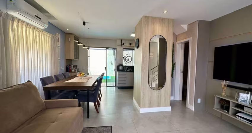 Sobrado com piscina e 3 dormitórios à venda, 96 m² por R$ 890.000 - Bairro Itacolomi - Balneário Piçarras/SC