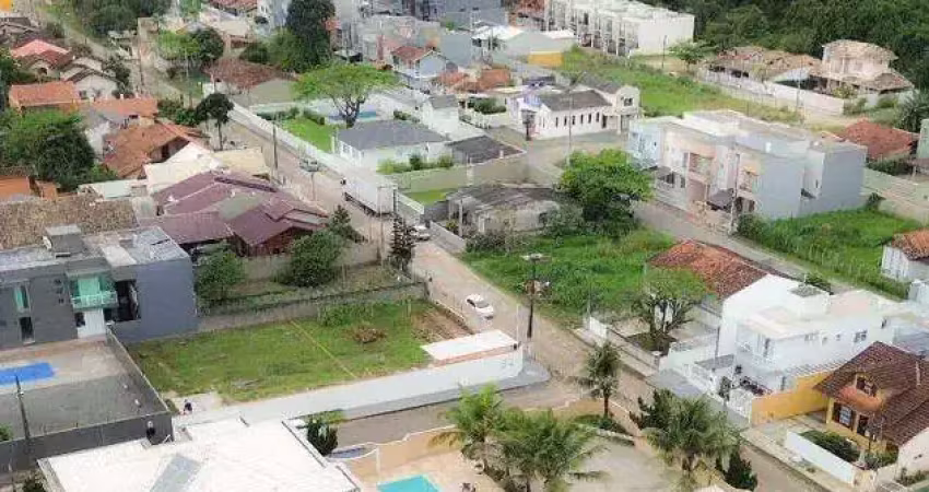 VENDE-SE CASA COM 4 SUÍTES² | AMPLA ÁREA DE TERRENO C/ PISCINA por R$ 2.399.000 - Itacolomi - Balneário Piçarras/SC