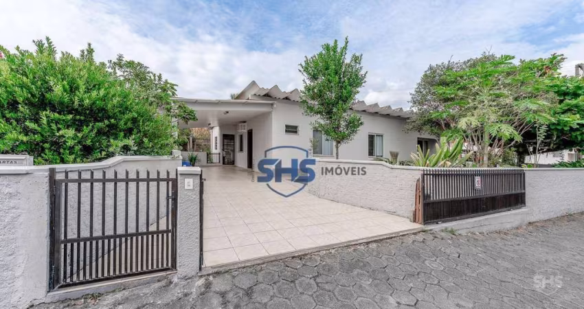 Casa com 4 dormitórios à venda, 172 m² por R$ 650.000,00 - Água Verde - Blumenau/SC