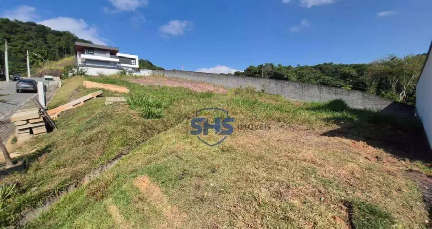 Excelente terreno em condomínio fechado de alto padrão.