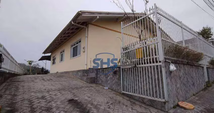 Casa com 3 dormitórios para alugar, 200 m² por r$ 4.557,00/mês - água verde - blumenau/sc