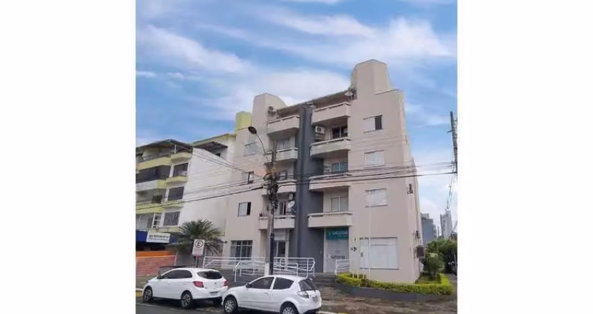 Apartamento de fundos, quarto com roupeiro, climatizador !!
