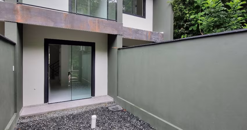 Triplex 3 quartos novo, rua sem saída!