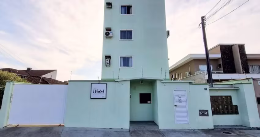 Amplo e seguro apartamento no coração do Guanabara!