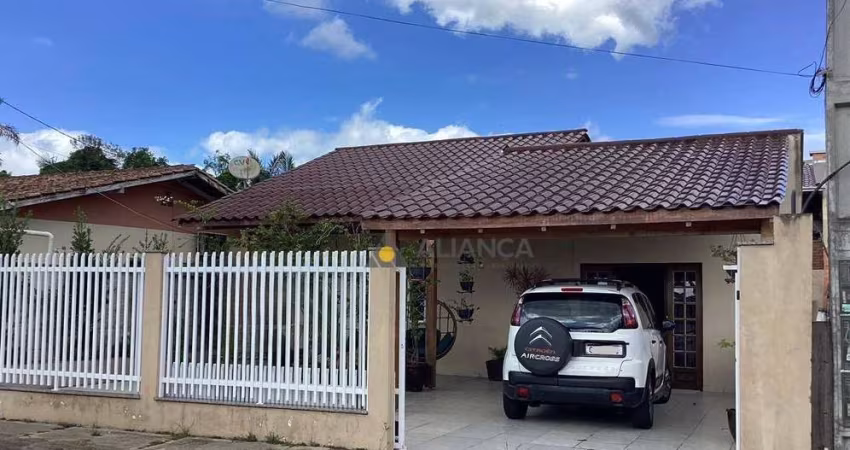 Casa com 3 dormitórios à venda, 170 m² por R$ 900.000 - Centro - Navegantes/SC