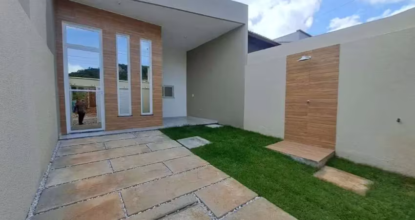 Casa Plana com Fino Acabamento em Itaitinga, 100% Nascente