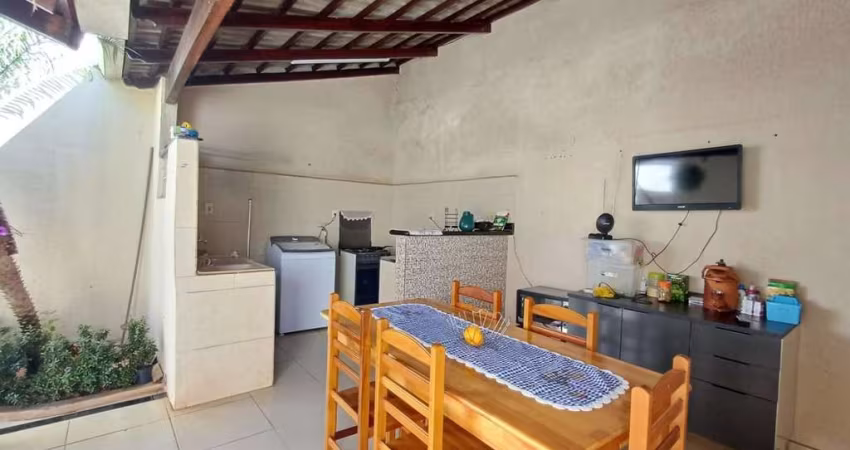 Casa para Venda em Uberlândia, Pacaembu, 3 dormitórios, 1 suíte, 3 banheiros, 3 vagas