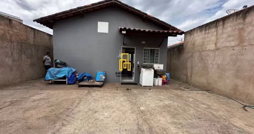 Casa para Venda em Uberlândia, Jardim Holanda, 2 dormitórios, 1 suíte, 5 vagas