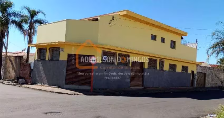 Sobrado com salão comercial próximo da rua antônio. blanco