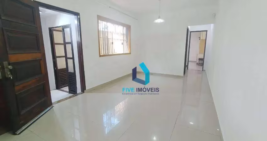 Sobrado amplo com 3 dormitórios, 165m², 3 salas e edícula – 2 vagas