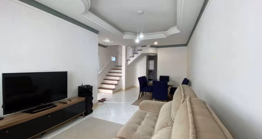 Sobrado com 3 quartos, Caiçara, Praia Grande - R$ 650 mil, Cod: 385