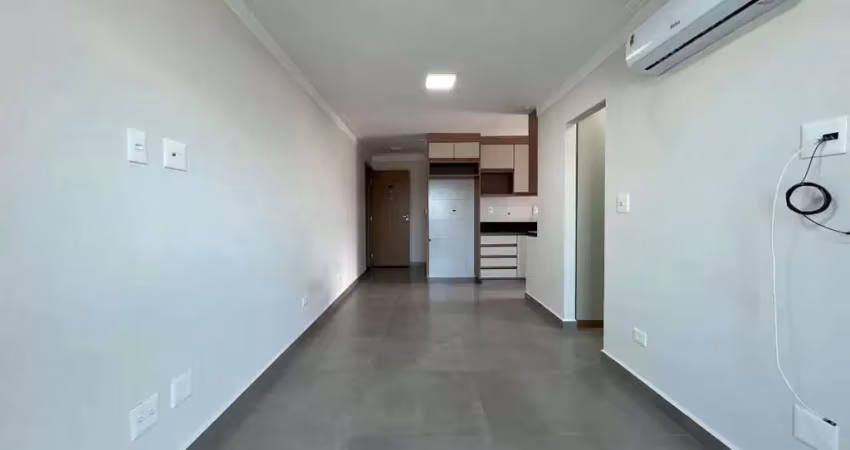 Apartamento à venda em Praia Grande-SP, bairro Real: 1 quarto, 1 sala, 1 banheiro, 1 vaga de garagem, 54,00 m².
