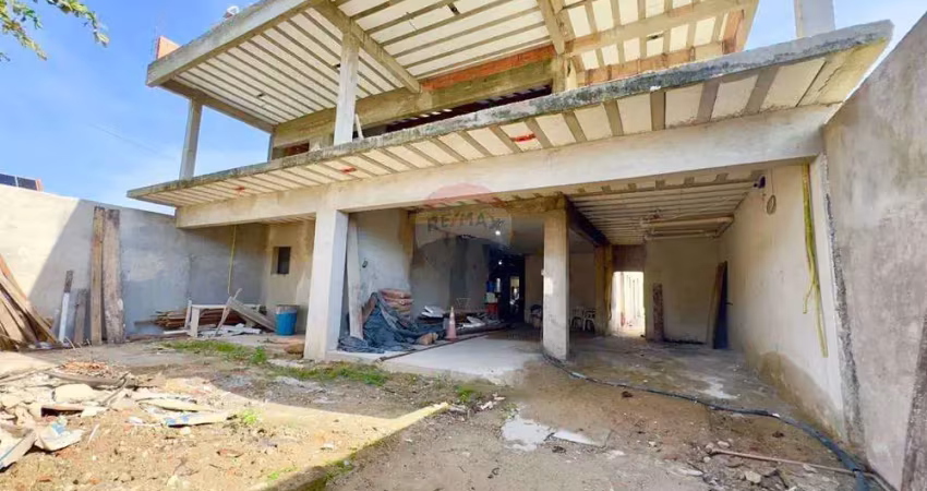 *à beira-mar em peruíbe — uma casa imponente, um projeto versátil, uma oportunidade rara*