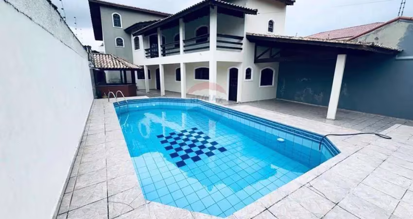 Oportunidade imperdível! casa ampla com 6 dormitórios, piscina e quiosque gourmet, e a praticidade de fazer tudo a pé.
