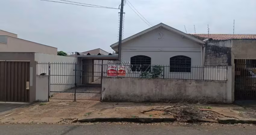Casa com 3 quartos para alugar na Jupira, --, Ideal, Londrina