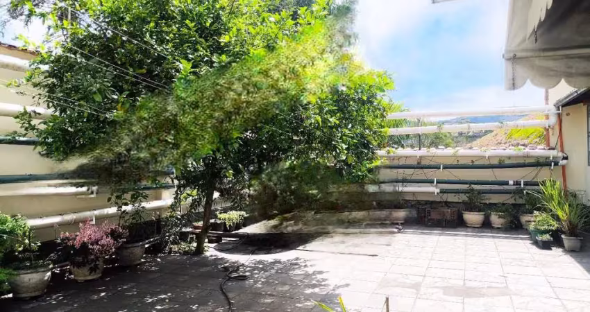 Casa com 4 quartos à venda na Rua Aladim Silva, Barão do Retiro, Juiz de Fora