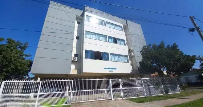 Apartamento de 02 dormitórios no centro de Tramandaí
