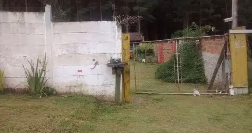 Casa para venda tem 546 metros quadrados com 2 quartos