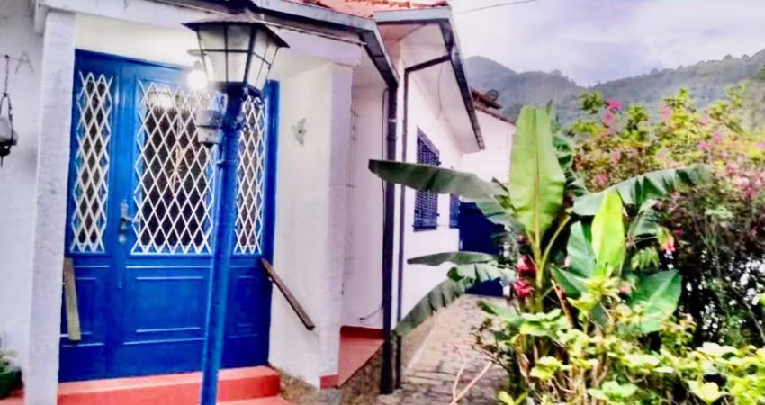 Ótima casa à venda na Mosela,  Petrópolis-RJ!