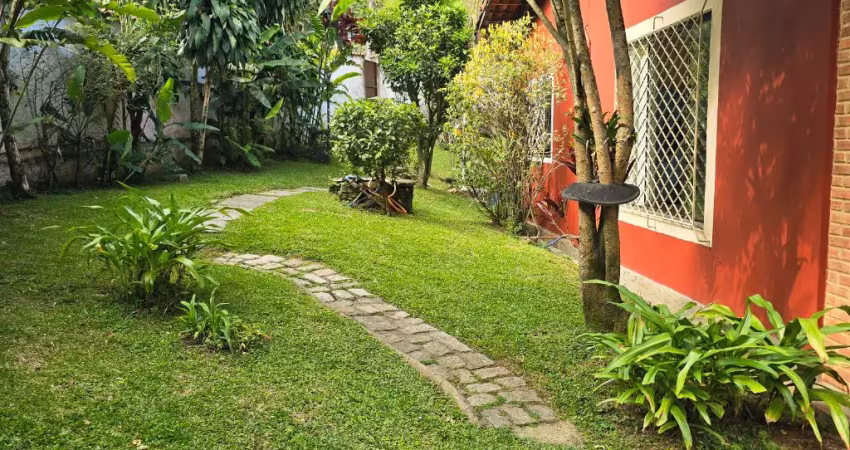 Ótima casa linear, pronta para morar, à venda no quitandinha!