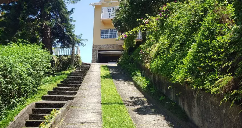 Casa à venda em excelente condomínio no retiro petrópolis rj