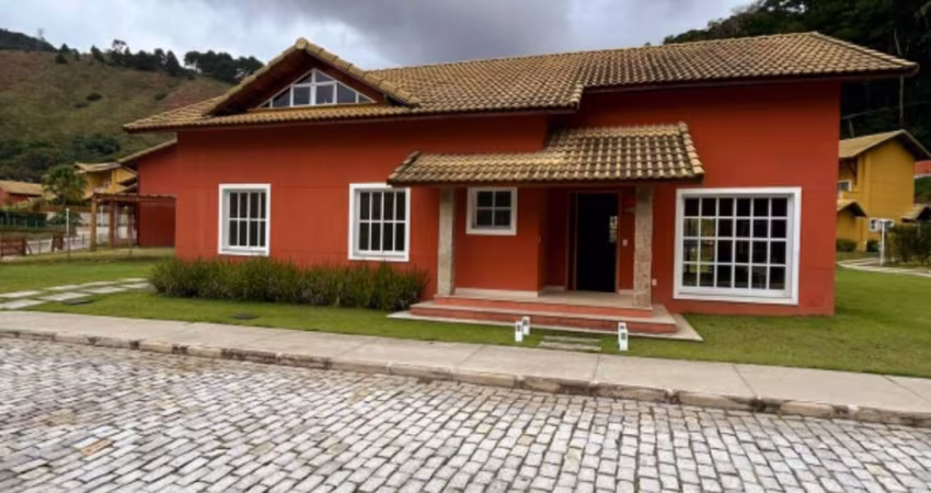 Linda casa linear à venda em Itaipava-Petrópolis-RJ
