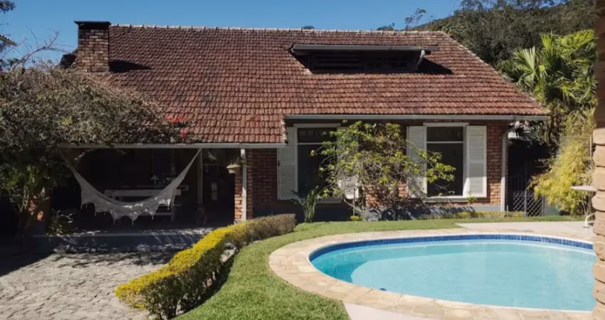 Casa com 3 quartos à venda na Avenida dos Pinheiros, 100, Quarteirão Italiano, Petrópolis