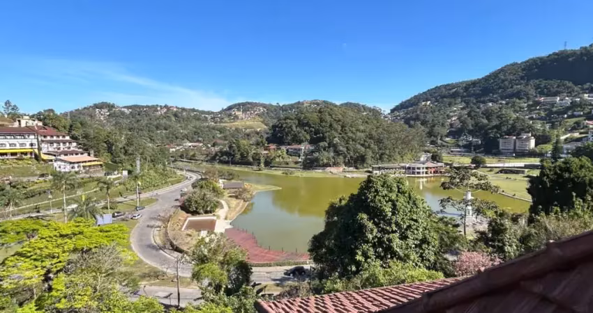 Casa à venda em frente ao belíssimo lago quitandinha, petrópolis-rj