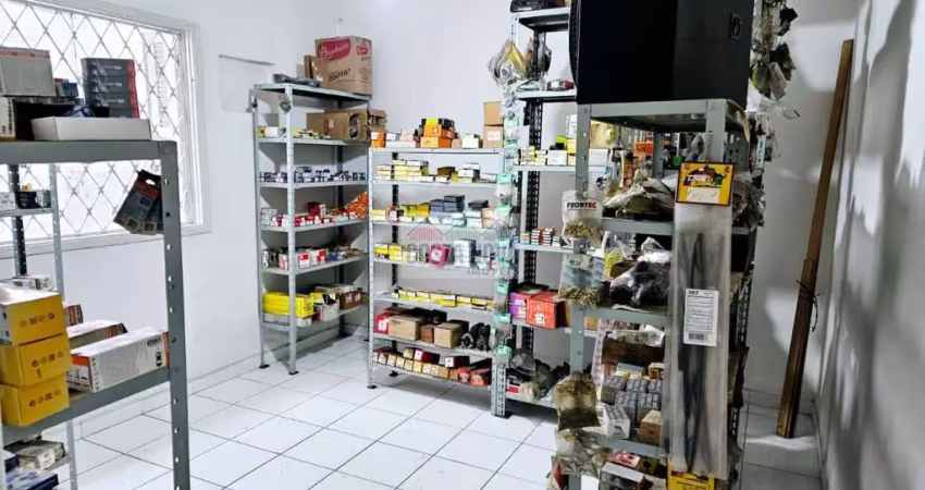 Loja comercial a venda. São 182 m², 3 salas, 2 banheiros, área externa coberta