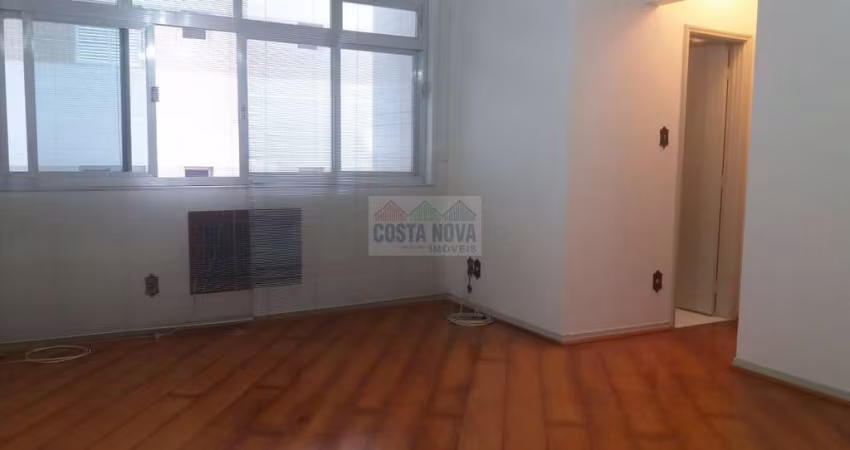 Apartamento com 2 dormitórios. 100 m² de área útil, 1 quadra da Praia. Vaga Privativa