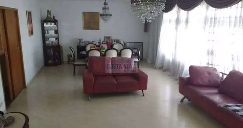 Casa à venda no sacomã, 4 suítes e 2 vagas de garagem. quintal amplo com piscina