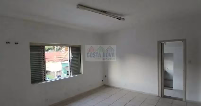 Aluga-se casa na rua chico pontes, 2 quartos, excelente localização