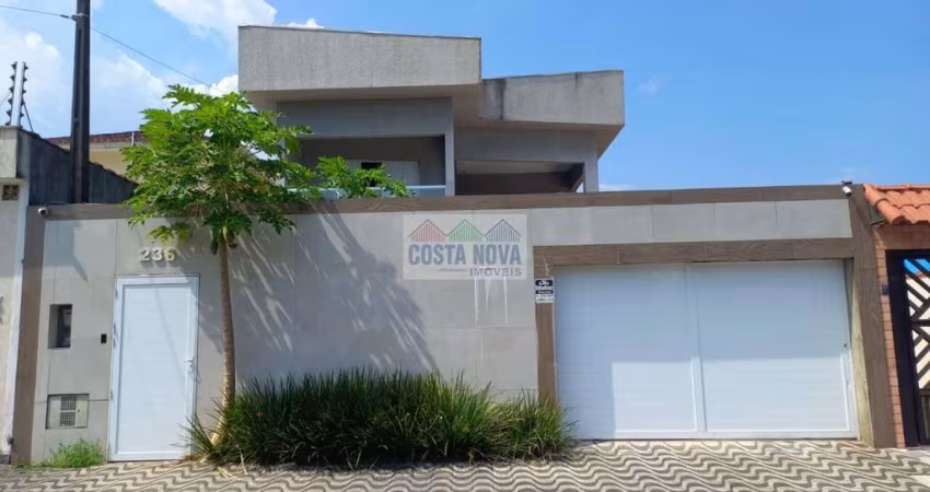 Casa de alto padrão à venda. 3 suítes, 5 banheiros, 4 vagas, próximo a praia