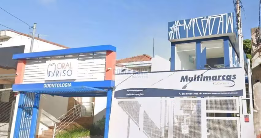 Excelente prédio comercial com 230m², com 7 salas, 6 banheiros, 3 vagas com saída para as 2 ruas