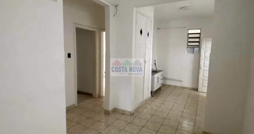 Casa sobreposta à venda - 280m², 3 quartos, 1 sala, 2 banheiros, 3 vagas  com edícula no Boqueirão