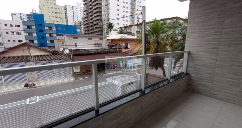 Casa de condomínio sobreposta alta 2 quartos e varanda na Tupi