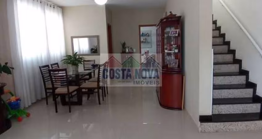 Casa sobrado, 6 quartos sendo 2 suítes, 4 banheiros, 1 vaga. Bairro Aparecida
