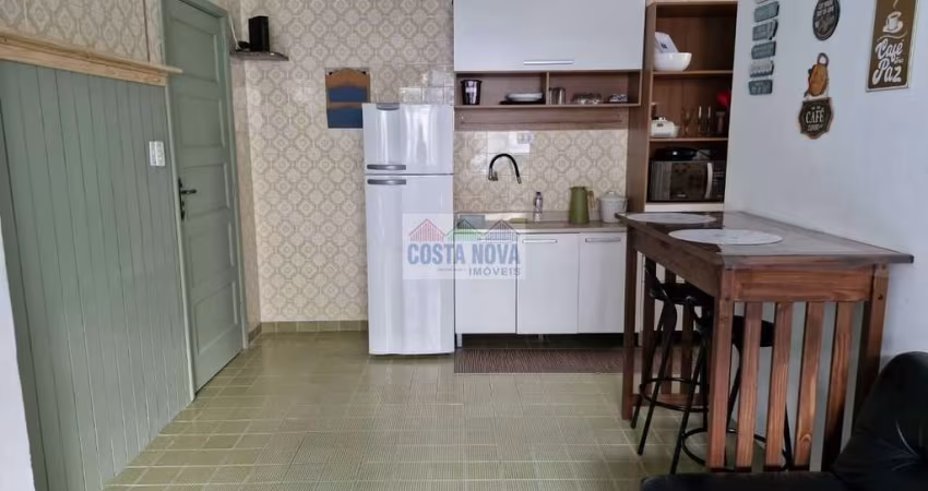 Kitnet à venda com 40m², 1 quarto, 1 banheiro e 1 vaga no bairro Tupi em Praia Grande frente ao mar