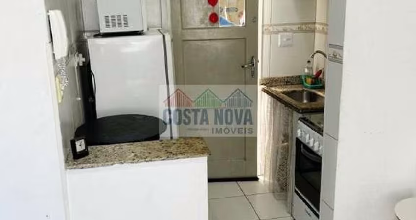 Kitinet no bairro Ocian, perto da praia, quarto/banheiro