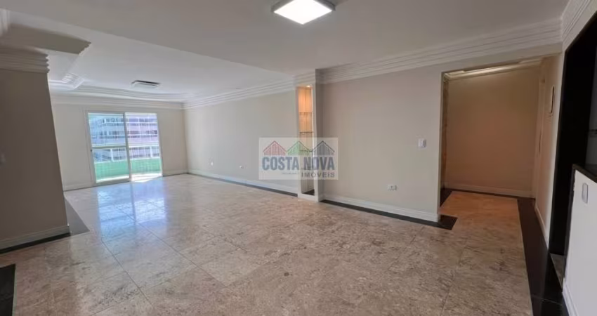 Apartamento com 3 quartos sendo 1 suíte, 2 banheiros, 2 vagas demarcadas, bairro Canto do Forte