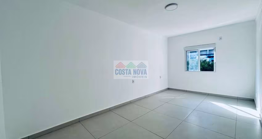 Ótimo Apartamento de 2 Dormitórios com 1 Suíte, Reformado, Amplo e Iluminado no Coração do Gonzaga!