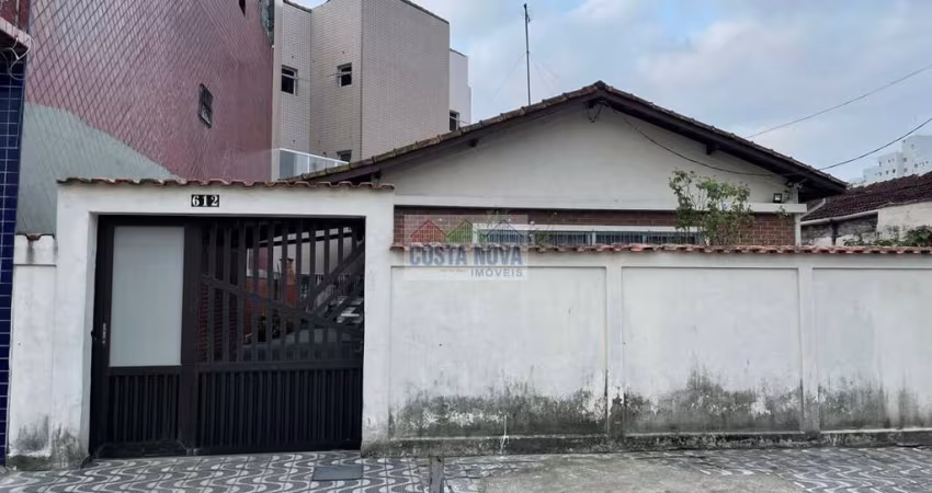 Casa comercial ampla  à venda no bairro Ocian na Praia Grande.