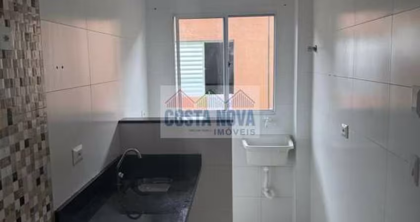 Casa sobreposta em condomínio fechado no bairro Melvi em Praia Grande