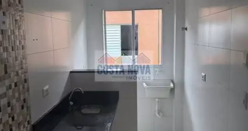 Casa sobreposta em condomínio fechado no bairro melvi em praia grande