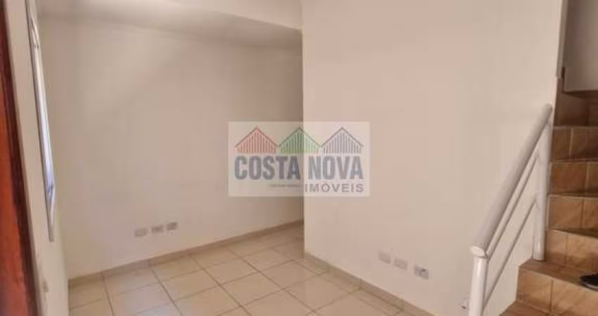Casa assobradada  com 2 dormitórios e quintal privativo no bairro Sitío do Campo, Praia Grande