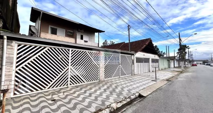 Sobrado com 3 quartos, 1 suíte, 3 banheiros, 2 vagas de garagem no bairro Antártica.
